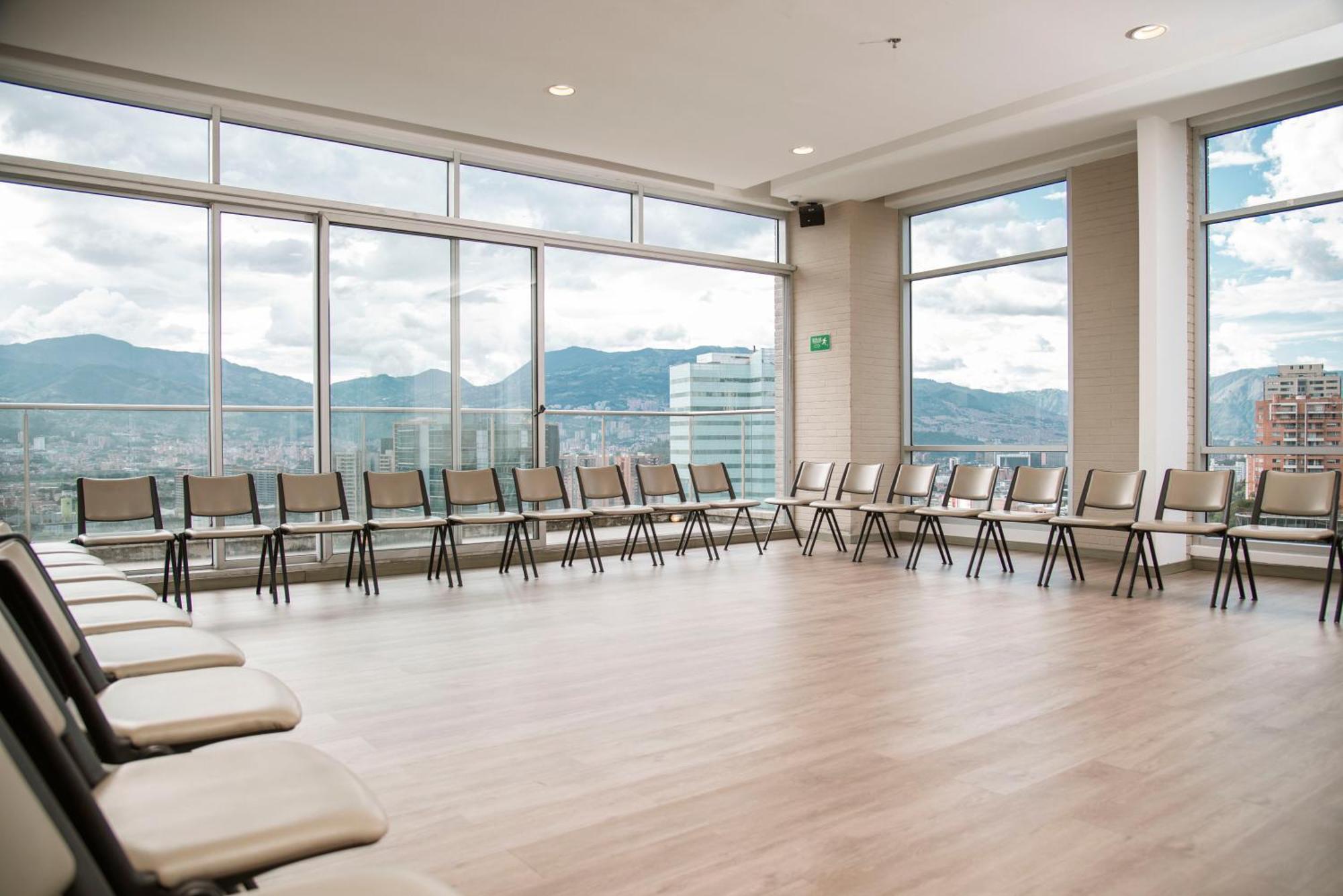 V Grand Hotel, A Member Of Radisson Individuals Medellin Exterior photo