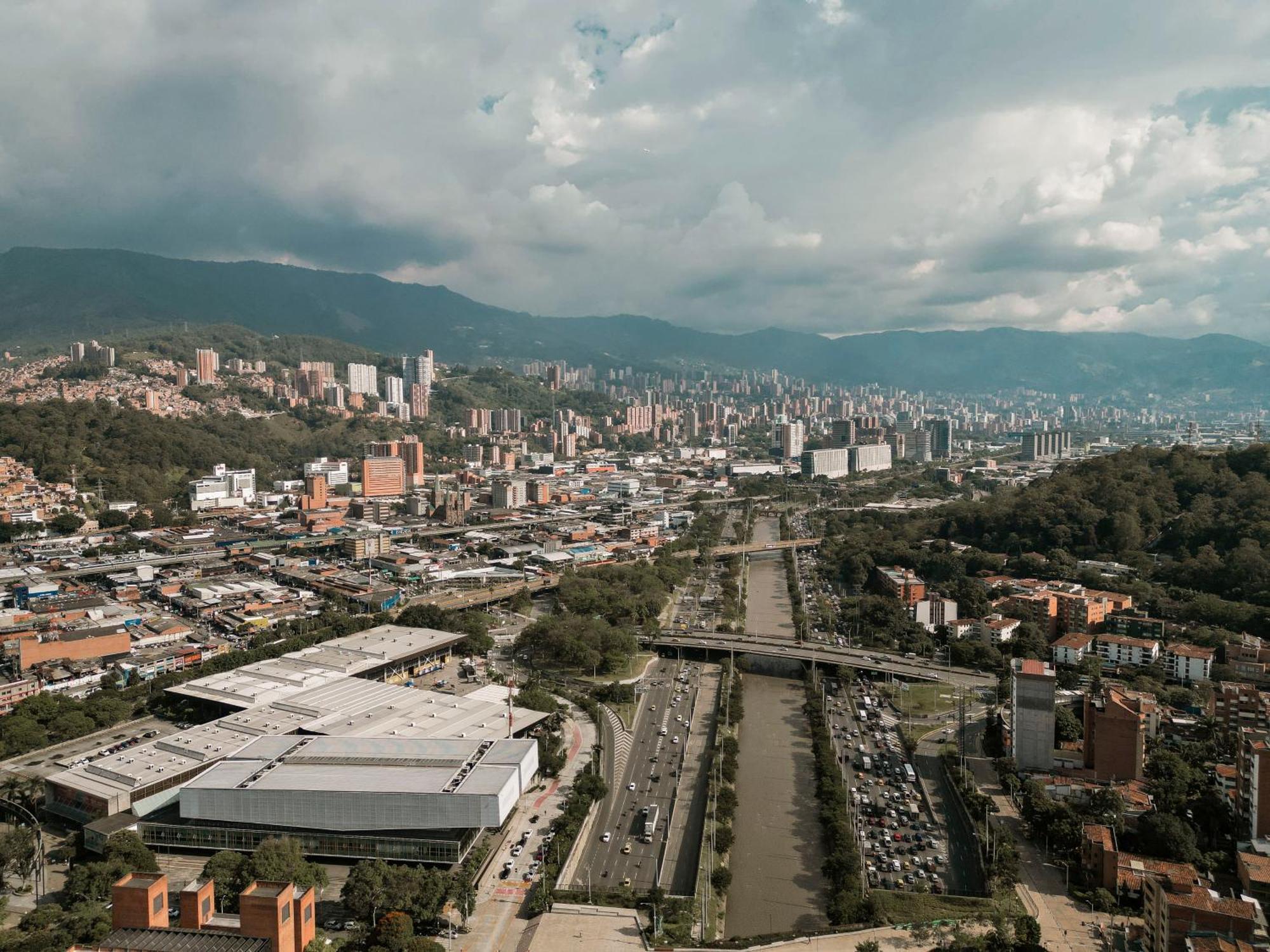 V Grand Hotel, A Member Of Radisson Individuals Medellin Exterior photo